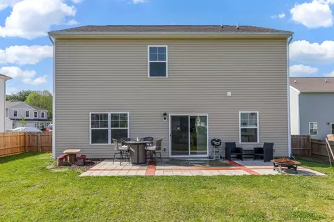 Exterior - 386 Kells Ct E, Newark, OH 43055 photo 6 of 8