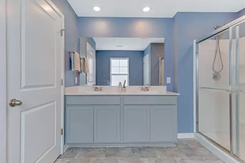Bath - 386 Kells Ct E, Newark, OH 43055 photo 3 of 5