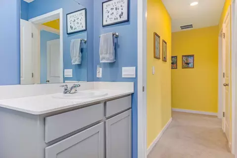 Entry Way - 386 Kells Ct E, Newark, OH 43055 photo 3 of 3
