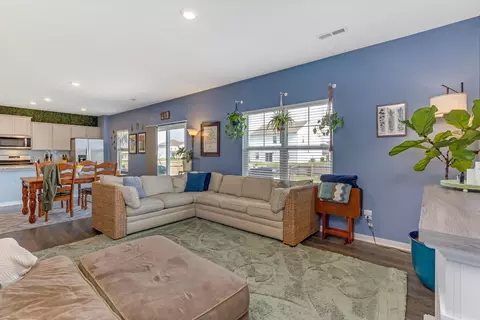 Living - 386 Kells Ct E, Newark, OH 43055 photo 1 of 2