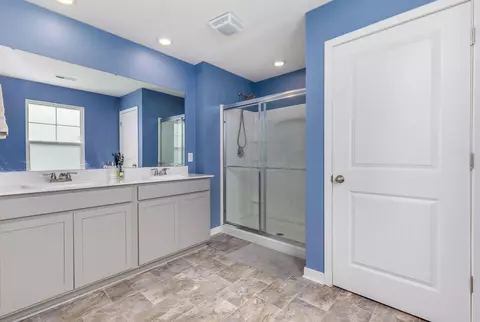 Bath - 386 Kells Ct E, Newark, OH 43055 photo 2 of 5