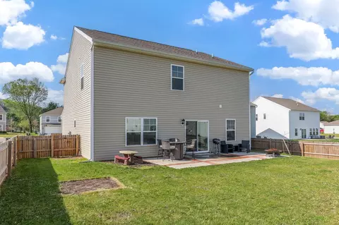 Exterior - 386 Kells Ct E, Newark, OH 43055 photo 7 of 8
