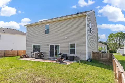 Exterior - 386 Kells Ct E, Newark, OH 43055 photo 8 of 8