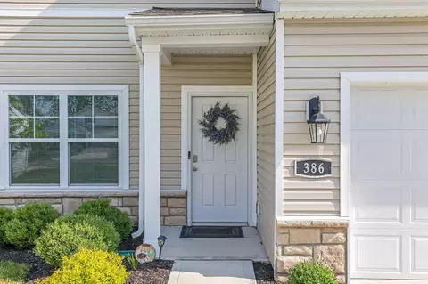 Exterior - 386 Kells Ct E, Newark, OH 43055 photo 3 of 8