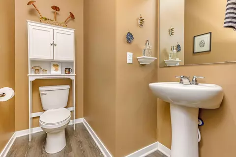 Bath - 386 Kells Ct E, Newark, OH 43055 photo 1 of 5