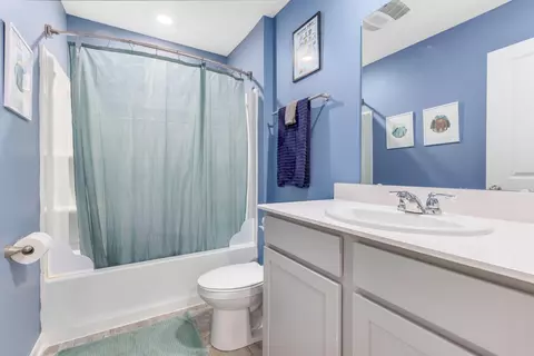Bath - 386 Kells Ct E, Newark, OH 43055 photo 5 of 5
