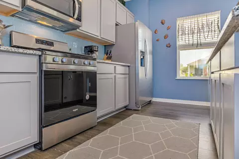 Kitchen - 386 Kells Ct E, Newark, OH 43055 photo 2 of 5