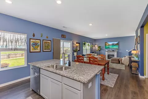 Kitchen - 386 Kells Ct E, Newark, OH 43055 photo 4 of 5