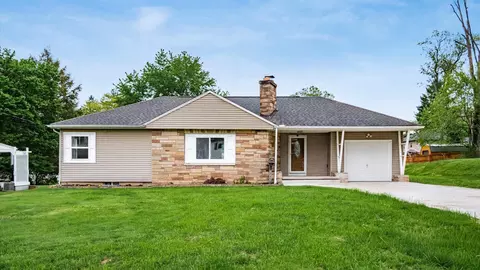 2446 Edison Ave, Zanesville, OH 43701