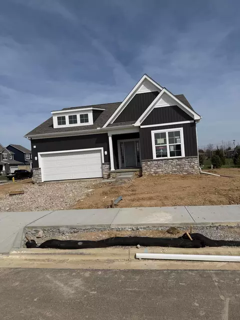 1190 Jeffrey Ln, Grove City, OH 43123