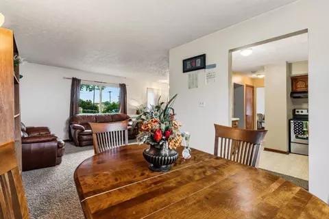 5203 Quincy Dr, Columbus, OH 43232
