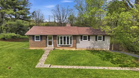 1144 Rainbow Dr NW, Lancaster, OH 43130