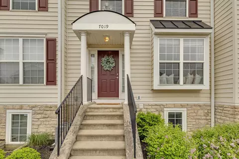 7019 Monarchos Dr #12, New Albany, OH 43054