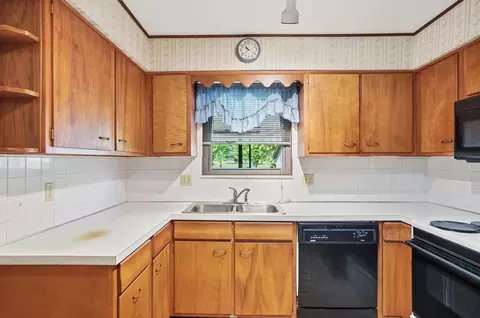 Kitchen - 9661 Welch, Orient, OH 43146 photo 2 of 5
