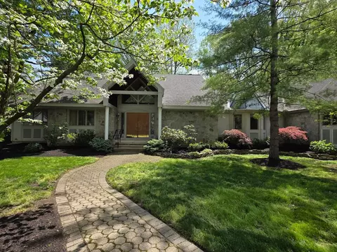 668 Founders Ridge Dr, Columbus, OH 43230