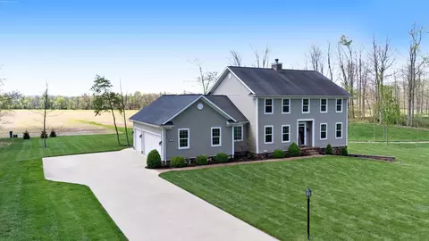 9596 Woodridge Cir, Fredericktown, OH 43019