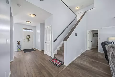 Entry Way - 502 Rolling Acre Dr, Lithopolis, OH 43136 photo 5 of 8