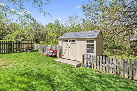 Exterior - 502 Rolling Acre Dr, Lithopolis, OH 43136 photo 9 of 17