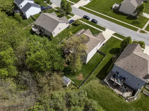View/Area - 502 Rolling Acre Dr, Lithopolis, OH 43136 photo 8 of 10