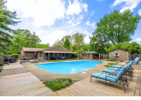 4994 Henderson Heights Rd, Columbus, OH 43220