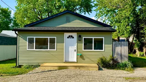 54 4th St, Buckeye Lake, OH 43008