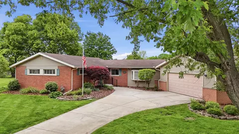 Exterior - 1003 Lynwood Ave, Circleville, OH 43113 photo 4 of 16