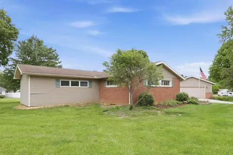 Exterior - 1003 Lynwood Ave, Circleville, OH 43113 photo 5 of 16