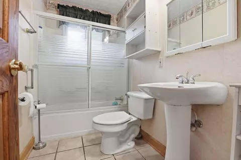 Bath - 1003 Lynwood Ave, Circleville, OH 43113 photo 1 of 3