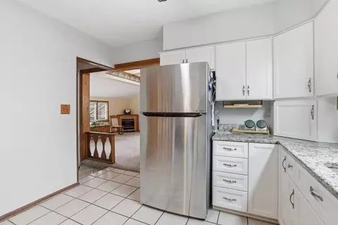 Kitchen - 1003 Lynwood Ave, Circleville, OH 43113 photo 3 of 4