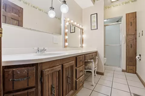 Bath - 1003 Lynwood Ave, Circleville, OH 43113 photo 2 of 3