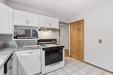 Kitchen - 1003 Lynwood Ave, Circleville, OH 43113 photo 4 of 4