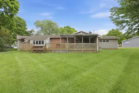 Exterior - 1003 Lynwood Ave, Circleville, OH 43113 photo 9 of 16