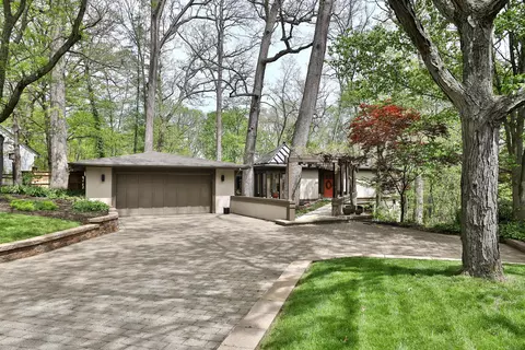 815 Lookout Point Dr, Columbus, OH 43235