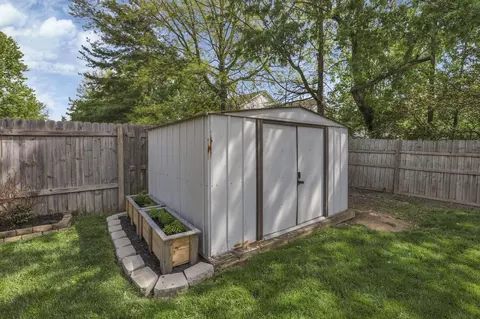 Exterior - 3974 Declaration Dr, Columbus, OH 43230 photo 5 of 14