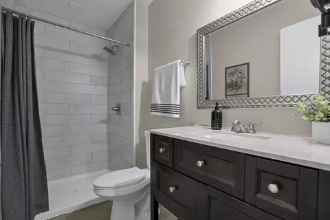 Bath - 3974 Declaration Dr, Columbus, OH 43230 photo 1 of 3