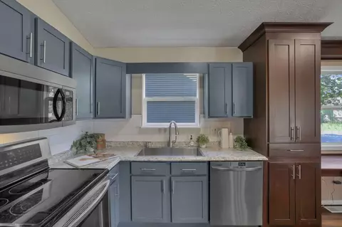 Kitchen - 3974 Declaration Dr, Columbus, OH 43230 photo 5 of 5