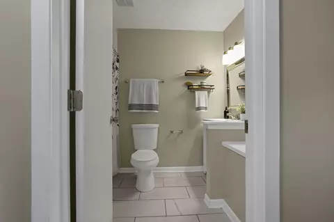 Bath - 3974 Declaration Dr, Columbus, OH 43230 photo 3 of 3
