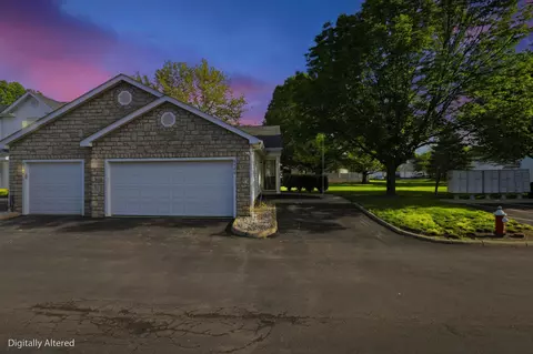 6726 Hamler Dr #33E, Canal Winchester, OH 43110