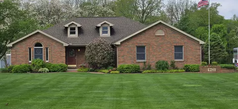 9421 Winchester Rd, Groveport, OH 43125
