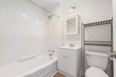 Bath - 334 E Morrill Ave, Columbus, OH 43207 photo 1 of 6
