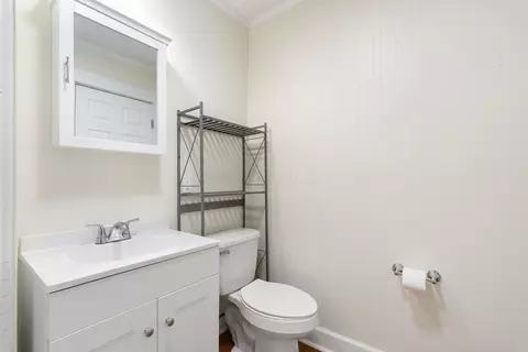 Bath - 334 E Morrill Ave, Columbus, OH 43207 photo 2 of 6