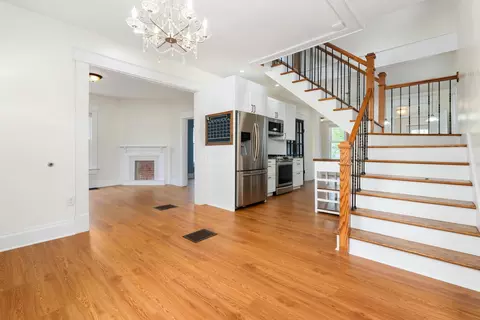 Entry Way - 334 E Morrill Ave, Columbus, OH 43207 photo 2 of 6
