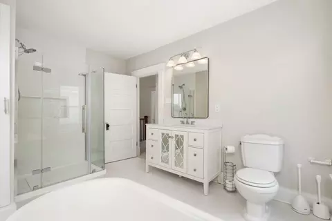 Bath - 334 E Morrill Ave, Columbus, OH 43207 photo 4 of 6