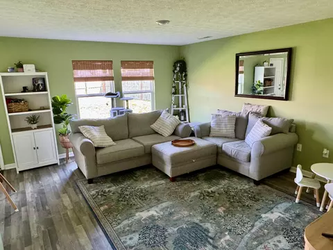 Living - 1902 Erika Dr, Springfield, OH 45503 photo 2 of 3