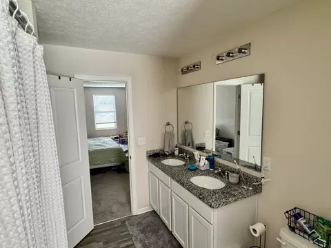 Bath - 1902 Erika Dr, Springfield, OH 45503 photo 2 of 3