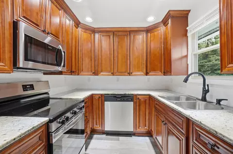 5007 Holbrook Dr, Columbus, OH 43232