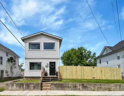 18 E Oak St, Newark, OH 43055