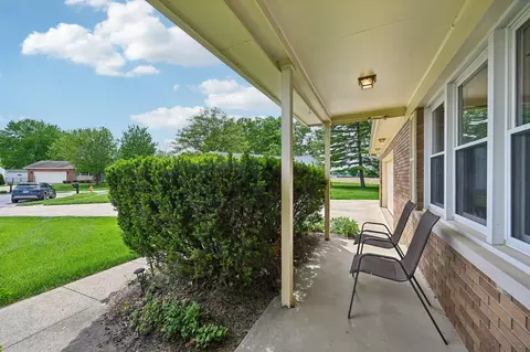Exterior - 676 Fairlawn Dr, Circleville, OH 43113 photo 5 of 12