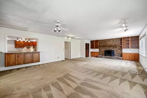 Living - 676 Fairlawn Dr, Circleville, OH 43113 photo 4 of 5