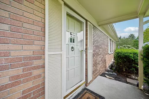 Exterior - 676 Fairlawn Dr, Circleville, OH 43113 photo 6 of 12